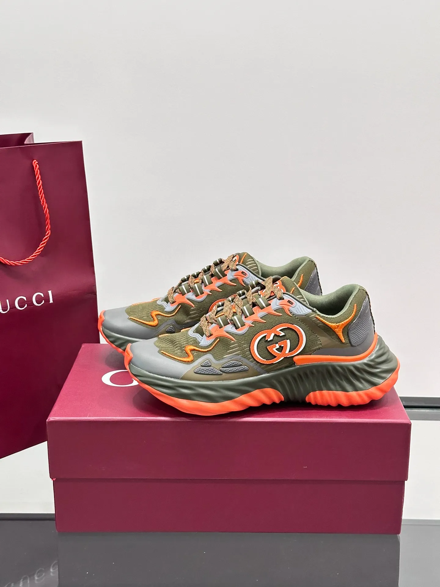 Men's Men's Shoes💰p760 "Gucc*" Ri Men's Men's Shoes💰p Men's Men's Shoes💰ple Series 2024ss👫Couple Style Casual Sports Shoes, buy the original and accurately reproduce it! Restore the quality of details, Gucci Ri men's shoes 💰p men's shoes 💰ple series sports shoes are made with innovative stitching technology to create a flowing texture like water. The leather design is paired with three-dimensional interlocking Double G leather patches and Gucci letter metal accessories, creating a free flowing texture of the entire shoe with a 3D effect. A classic and versatile piece that feels super comfortable on your feet! Male 39-44 Female 35-39